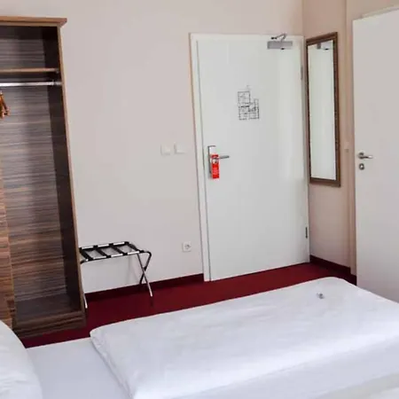 Erlen 3* إرلانجن