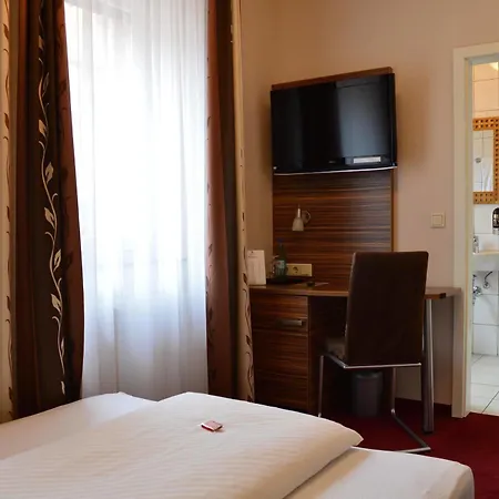 Erlen 3* إرلانجن