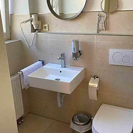 Erlen 3* إرلانجن