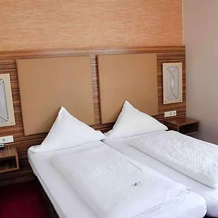 فندق Erlen 3*